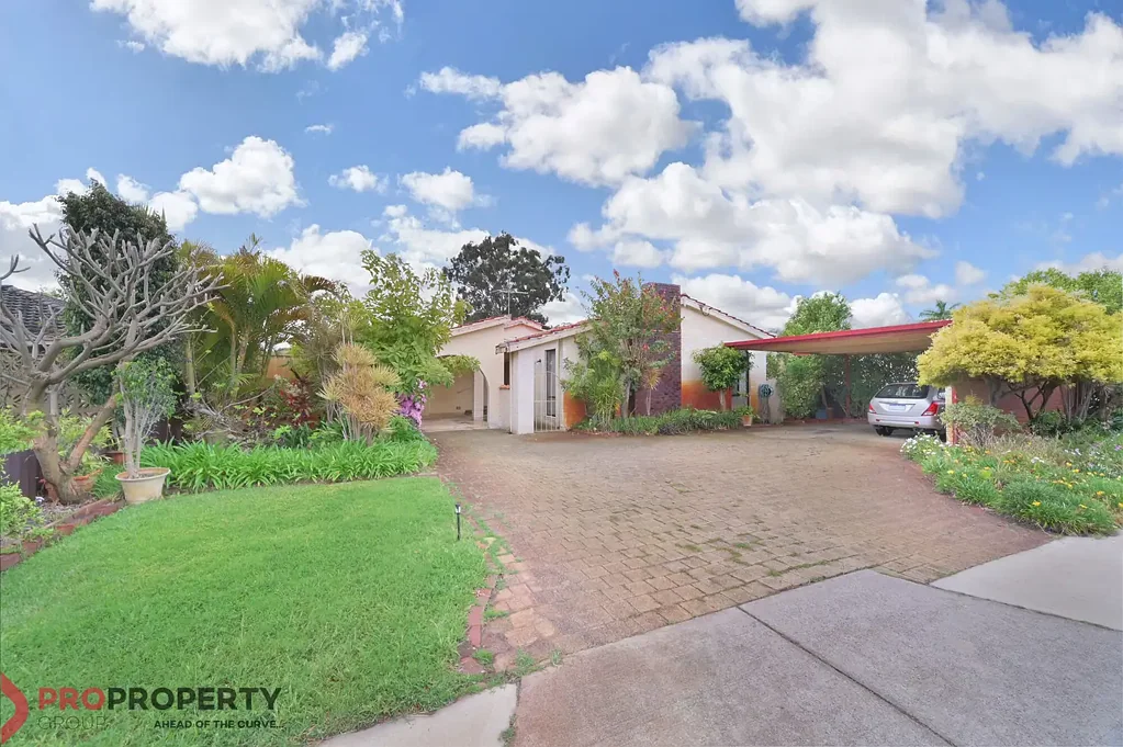 Bedford 3Kwarto ORIGINAL HOME on SPACIOUS LAND!