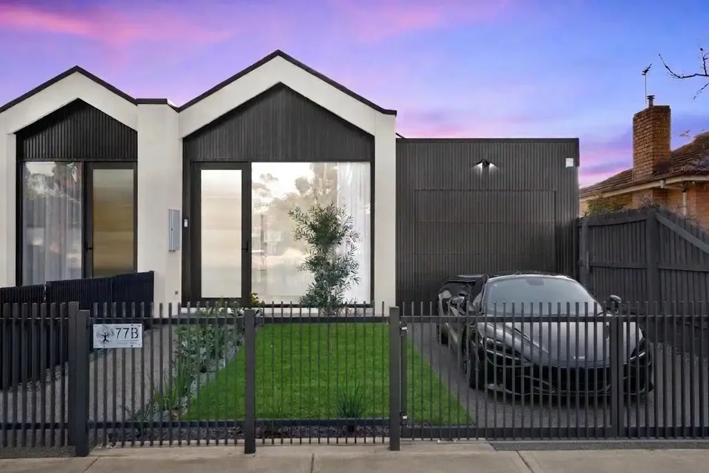 Hadfield 3 Slaapkamer Brand New Contemporary Living in a Prime Hadfield Location