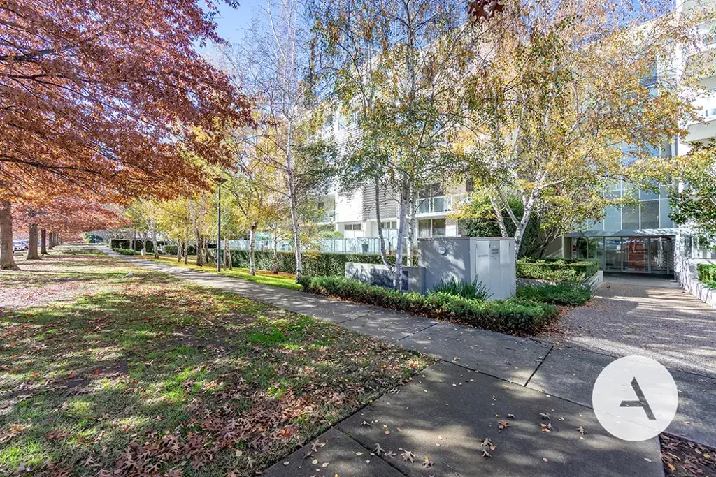 Fully furnished with panoramic vistas – don’t miss this Landmark gem!