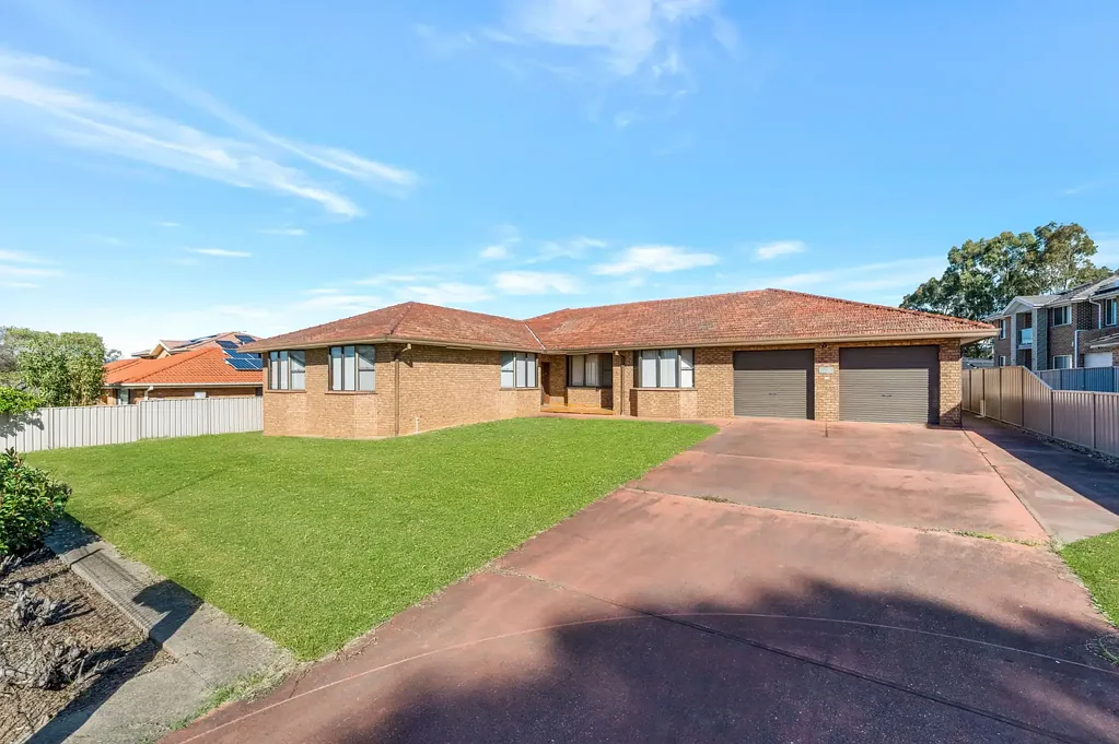 Freshly updated very big Family home...