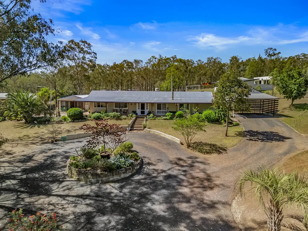 Singleton 4Kwarto Idyllic Acreage Living Meets Classic Country Charm!
