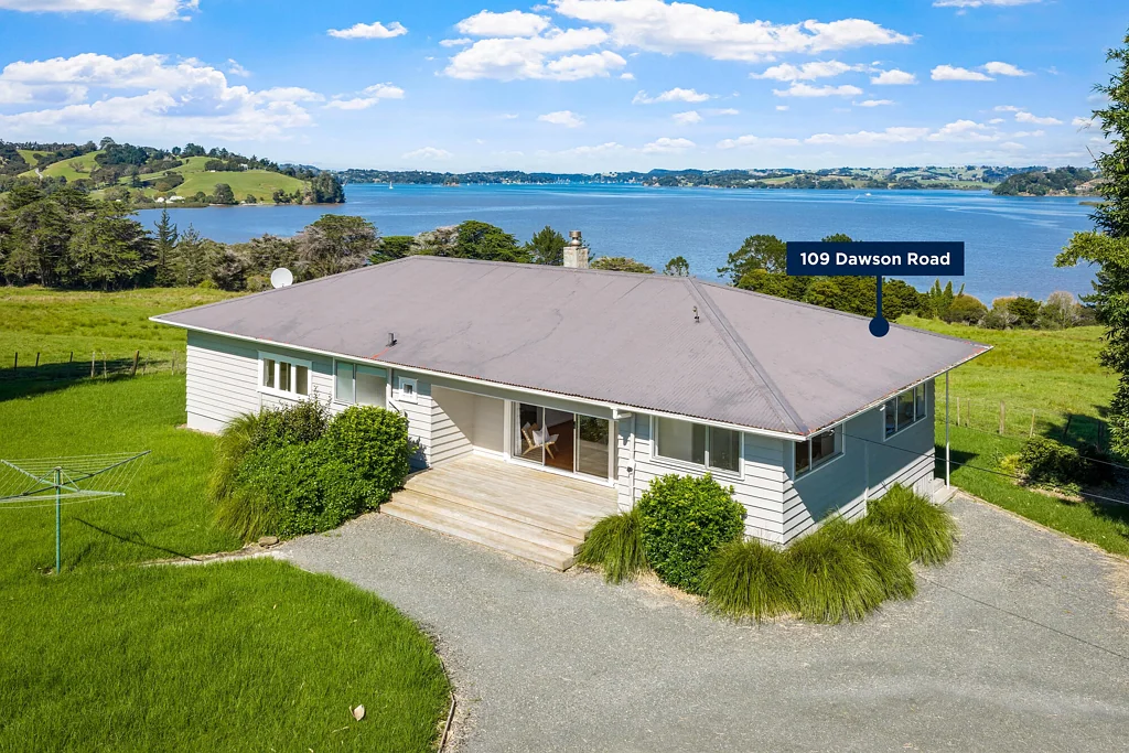 Snells Beach 8房  Waterfront lifestyle - two homes