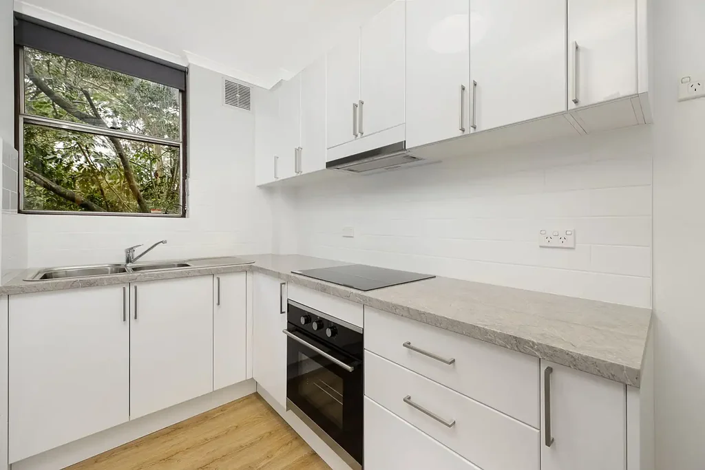 Sundrenched one bedder , Newly renovated throughout