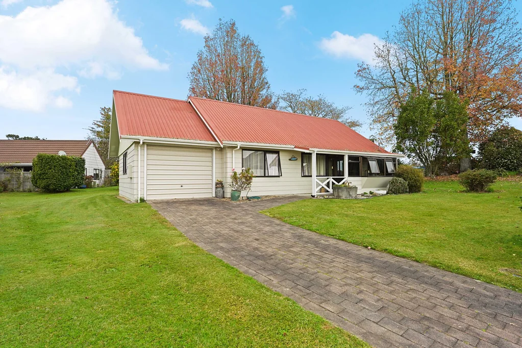 Te Kowhai 2房  Perrin Park - Where Community Meets Comfort!