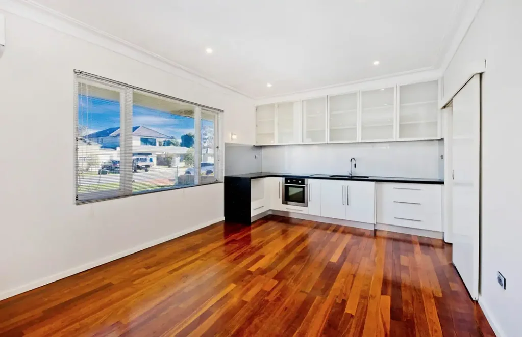 Cosy 3x1 Home in Prime Location!