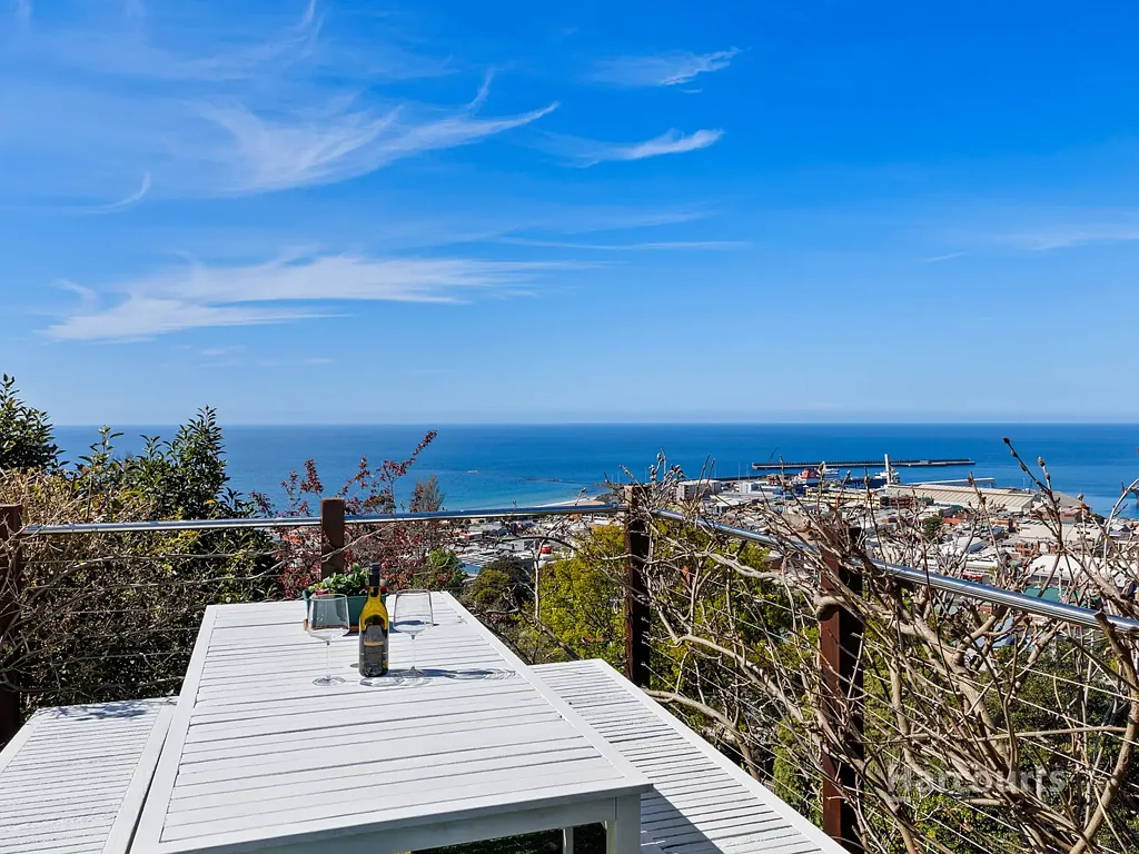 Montello 3 Bedroom Panoramic Views Just Minutes from the CBD