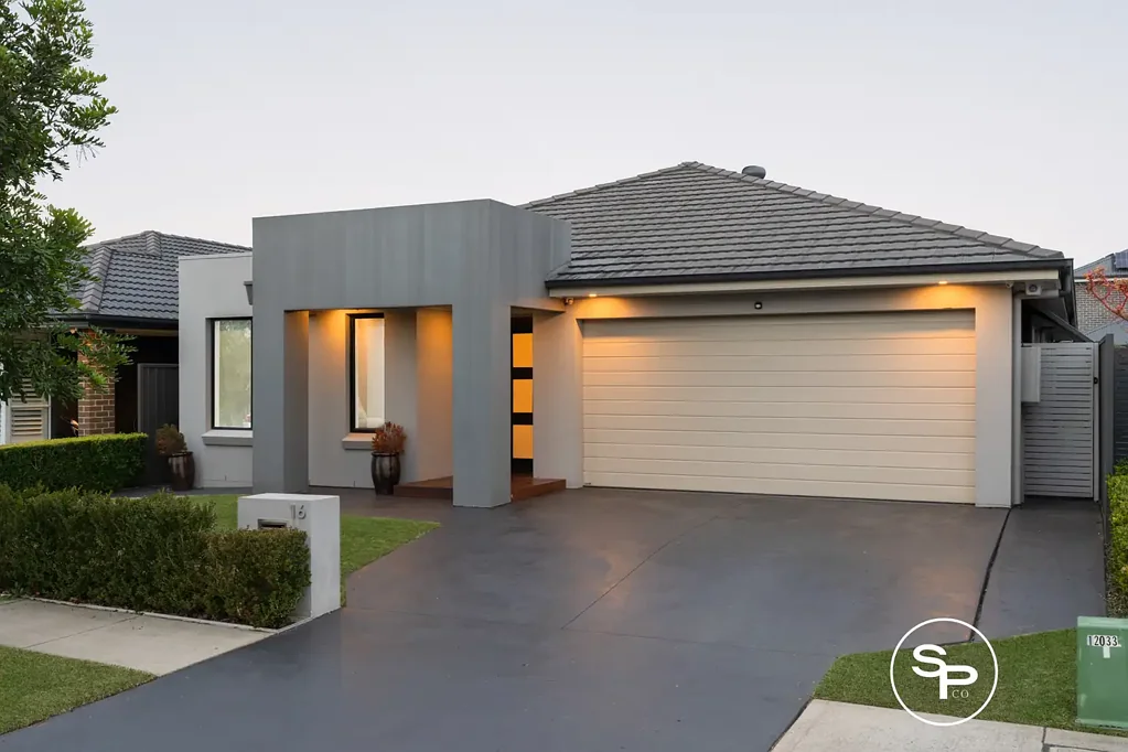 16 Freedom Street, Gregory Hills, NSW 2557