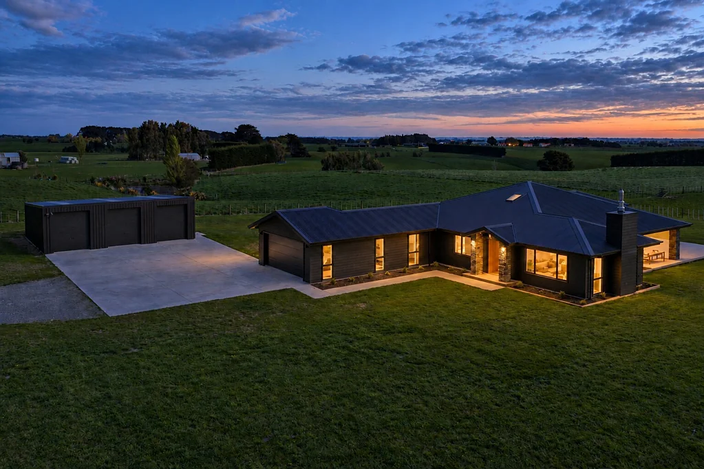 Halcombe 5कमरा Executive home and three bay shed!