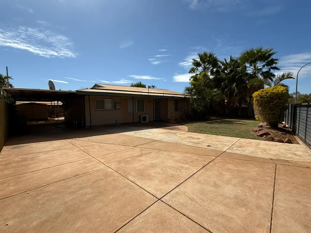 3x1 Home close to CBD with Pool & Great Features!