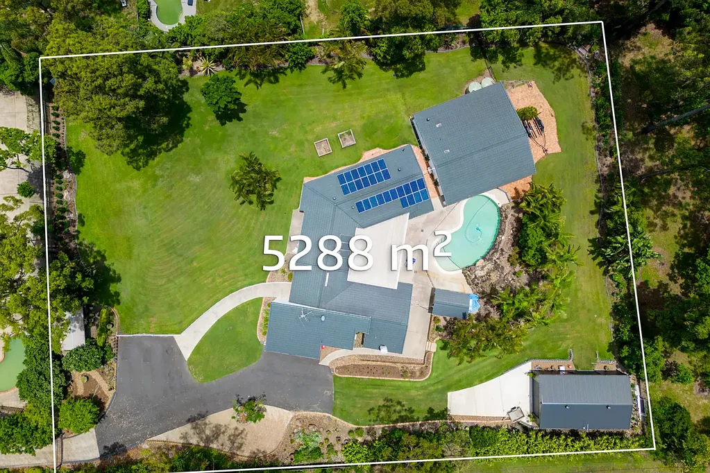 Ashmore 8બેડરૂમ LOCATION, LOCATION ... RARE INNER-CITY ACREAGE ESTATE (5,288m2) ... PLENTY OF SPACE & PRIVACY, YET ALSO CENTRAL & CONVENIENT TO EVERYTHING !!!
