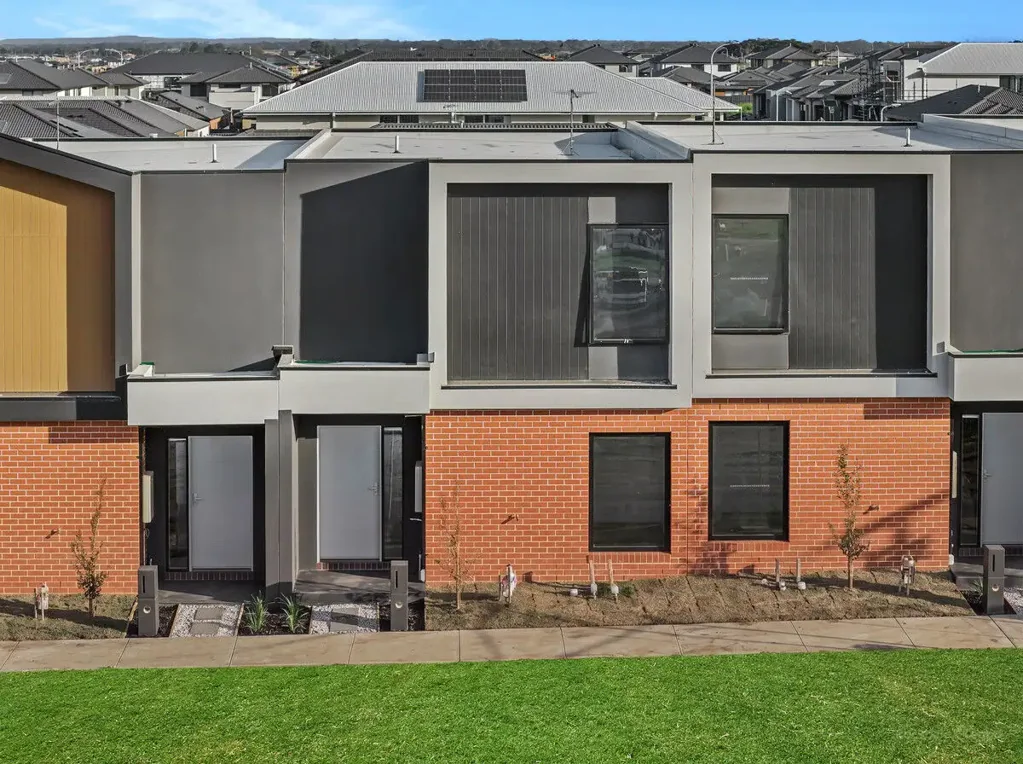 Modern Open-Plan Living in Clyde North