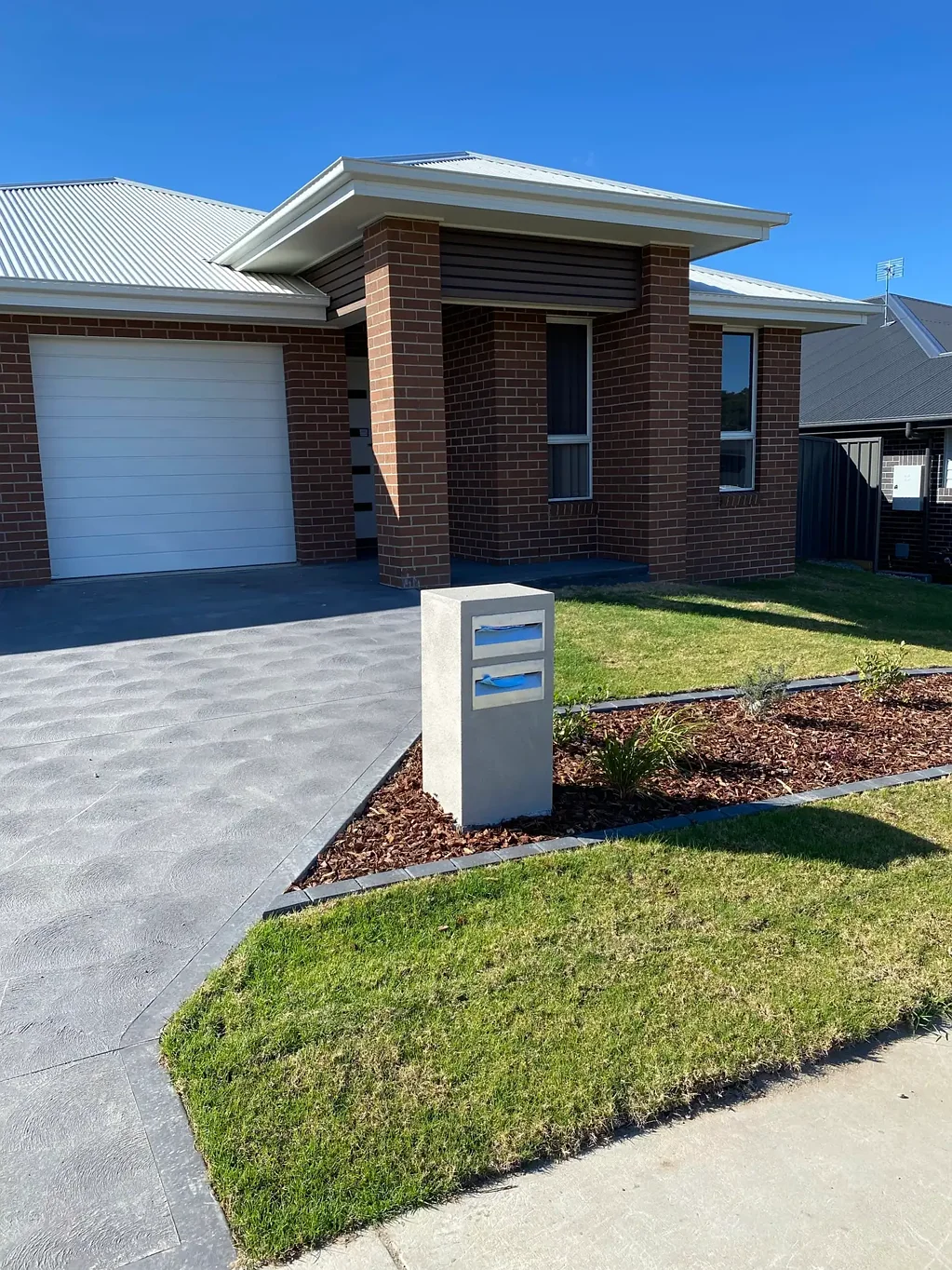 NEAR NEW DUPLEX
