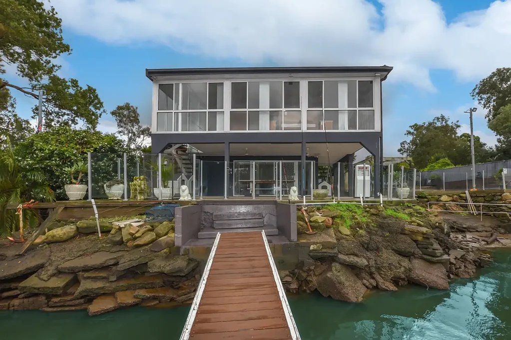 Chipping Norton 3ห้องนอน Introducing Waterside Elegance, Your Private Sanctuary on the Georges River