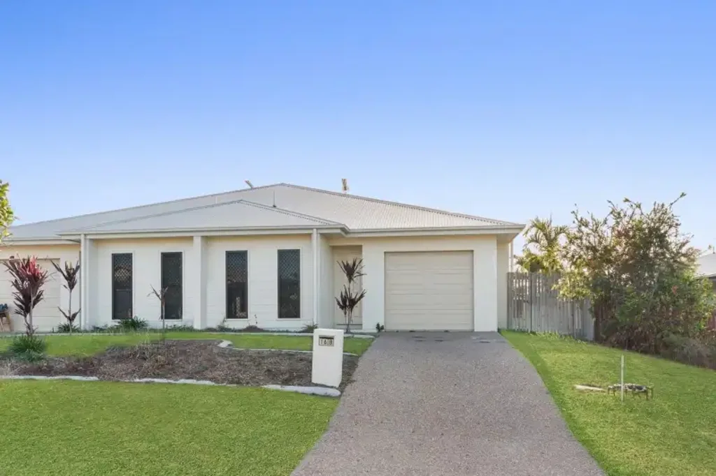 Chic & Charming Modern Duplex – Style Meets Comfort!
