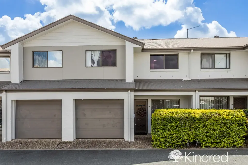 Deception Bay 3 Bedroom Modern 3-Bedroom Townhouse in Secure Bayside Complex