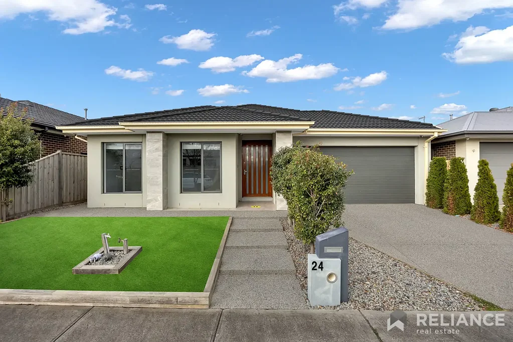 Walking Distance to Truganina Central Shopping Centre!!! Move-In Ready: Modern Luxury & Low-Maintenance Living.