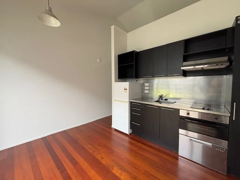 1 WEEK FREE RENT - AVAILABLE NOW
