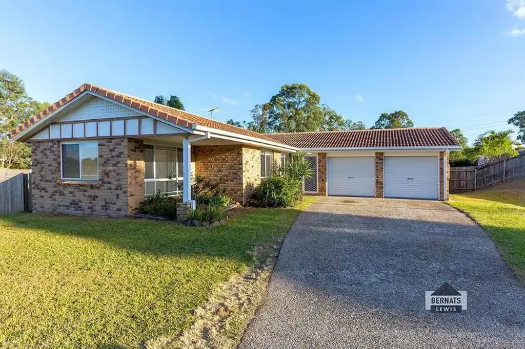 Edens Landing 3બેડરૂમ Edens Landing | Great Investment or Family Home on 700m Block