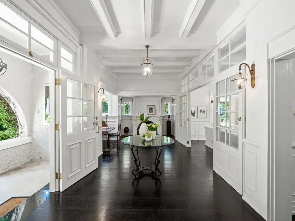 A RARE DARLING POINT SANCTUARY: TIMELESS ELEGANCE AND MODERN LUXURY