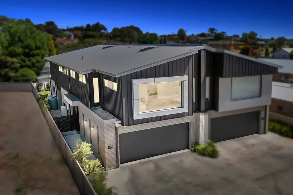 North Bendigo 4침실 Meticulous Contemporary Living & Spacious Design