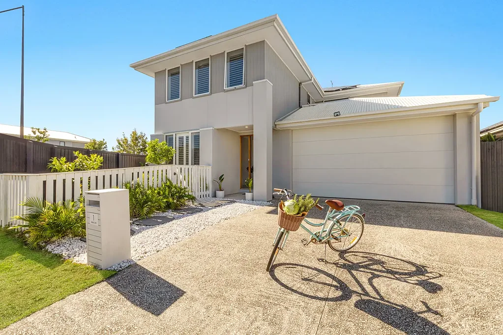 Banya 5房  A Landmark 5 Bedroom Family Home on a Premium Corner Block