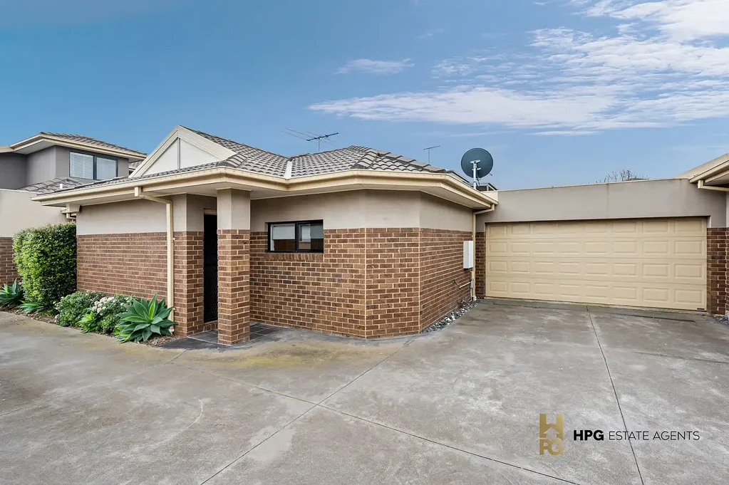 Airport West 3 Bedroom Spacious 3-Bedroom Villa in Prime Airport West Location