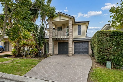 North Lakes 3 Bedroom Spacious Family Living with Peaceful Parkland Views!