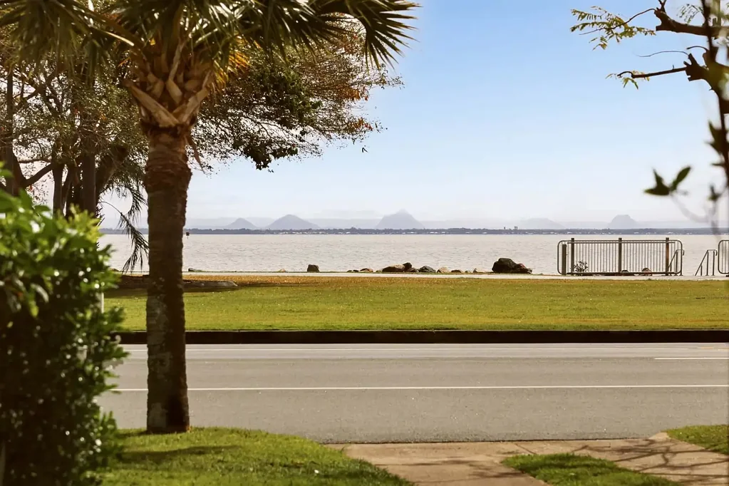 Newport 3 Slaapkamer FRONT-ROW COASTAL LIVING WITH BREATHTAKING BAY VIEWS
