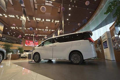 过百万的面包车还抢着要，去看雷克萨斯LM300h实车，值得加价买吗