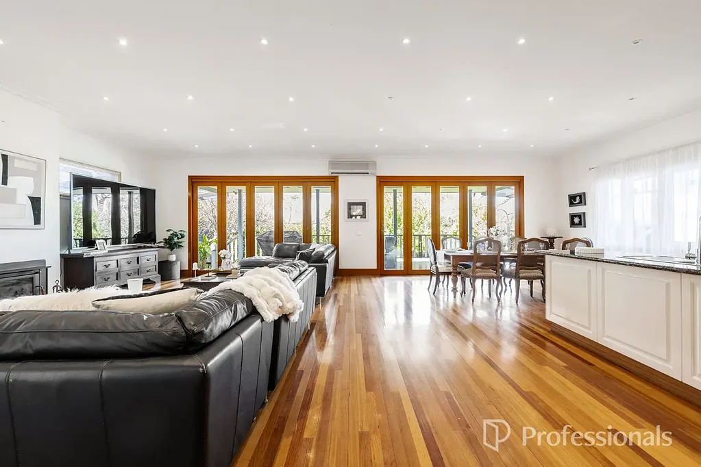 12 Walnut Street, Ormond, VIC 3204