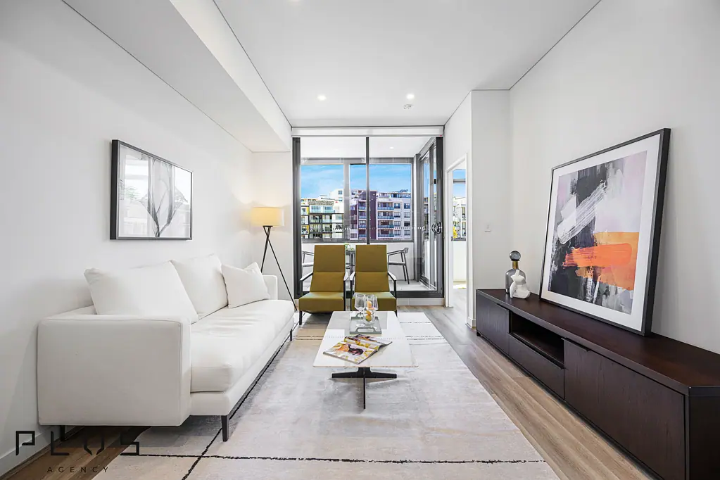 Ryde North-west aspect 1 bedroom with winter garden