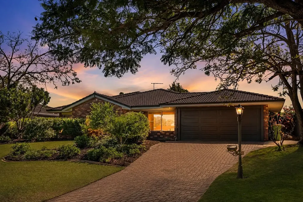 Thornlie 4房  REFINED OUTDOOR ENTERTAINING!!