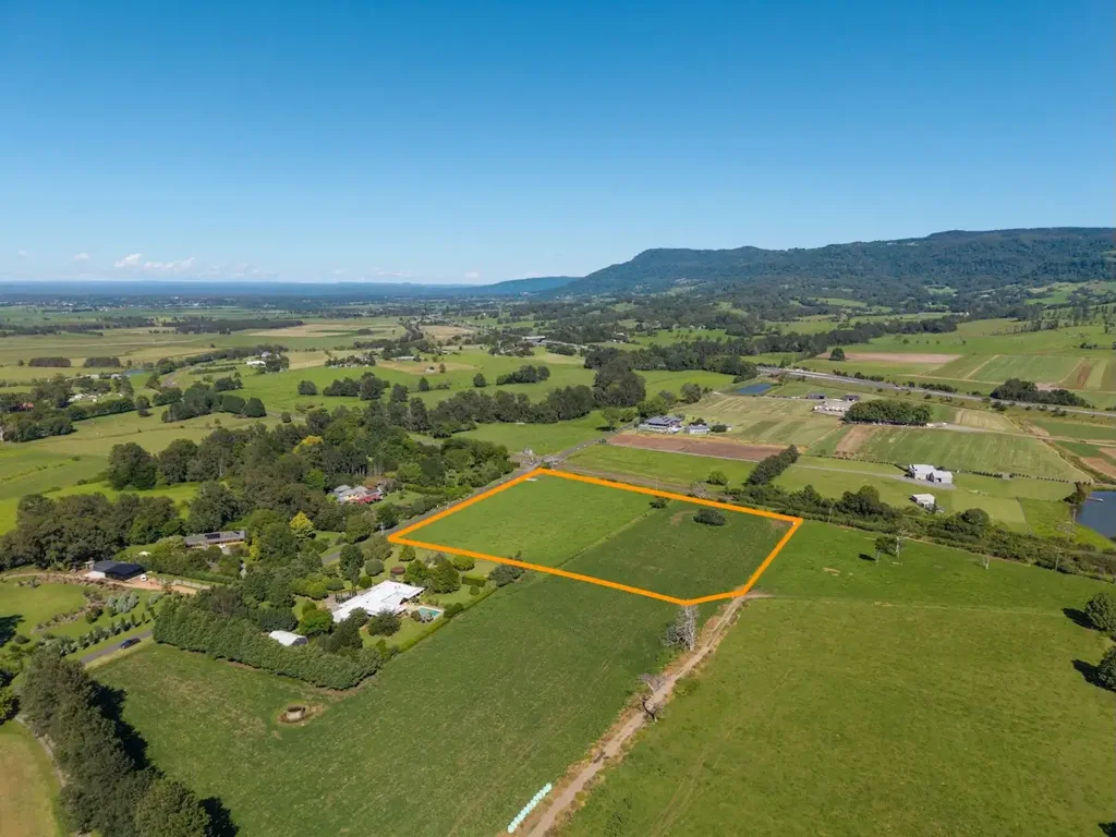 Jaspers Brush Rare 6.43 Acre Lifestyle Parcel Minutes from Berry