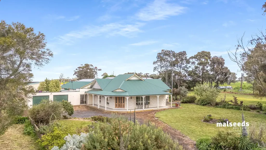 Mingbool Impressive Mt Gambier Stone Homestead and Extensive Shedding on 133 Acres in Mingbool