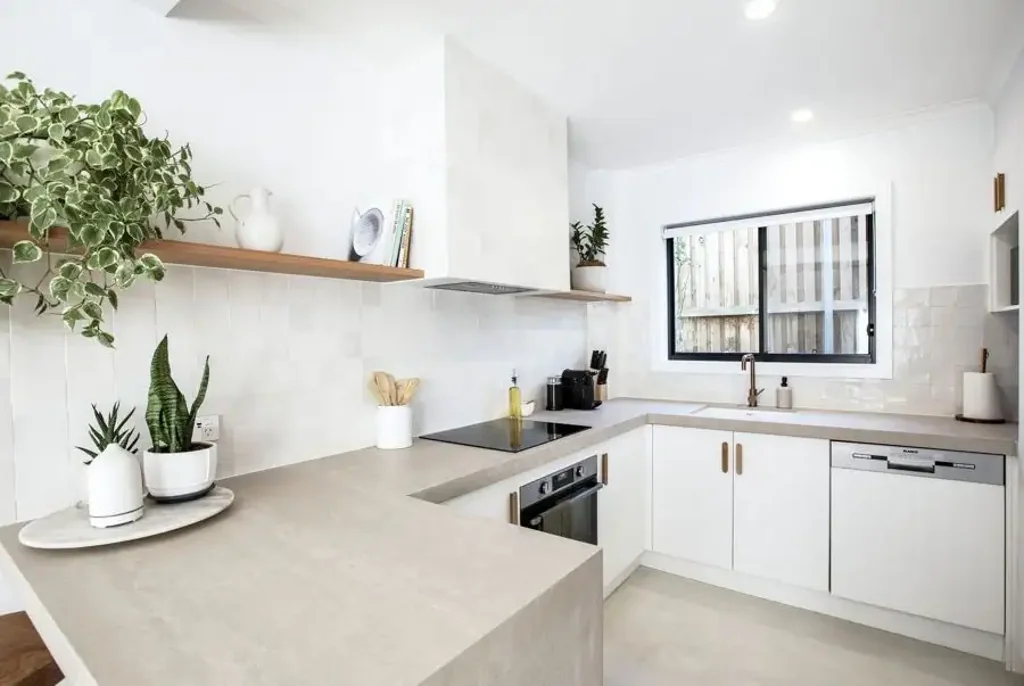 Fully Furnished Coastal Retreat - Walk to the Beach!