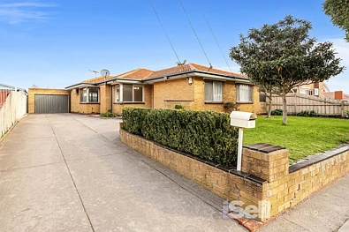 Springvale 4房 经典魅力、舒适与便利 CLASSIC APPEAL, COMFORT AND CONVENIENCE