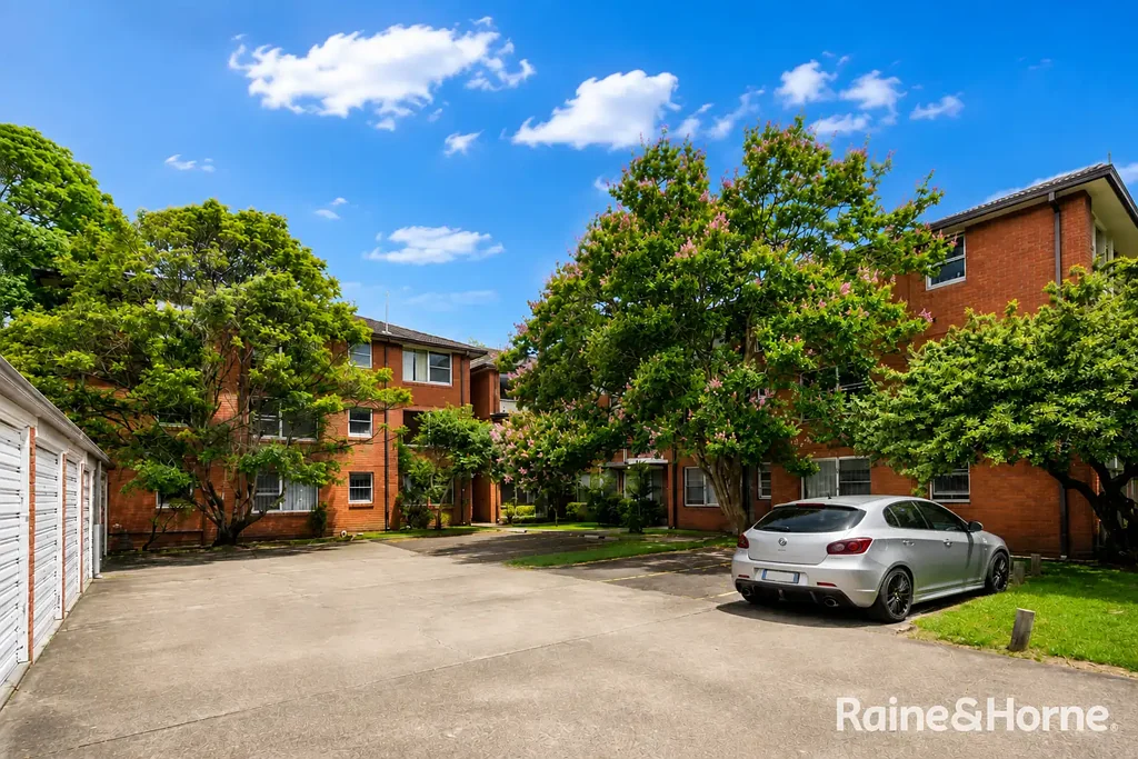 Stylishly Renovated Ground Floor Apartment in an Unbeatable Lifestyle Location