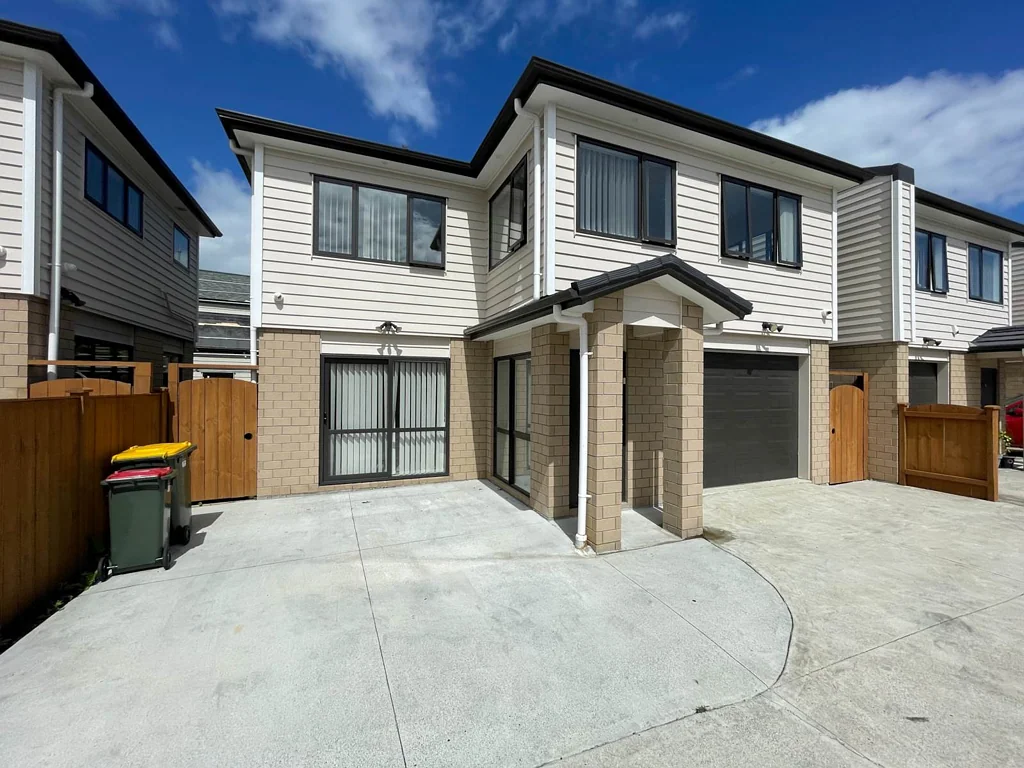 Fabulous 3 Bedroom Two Level Townhouse