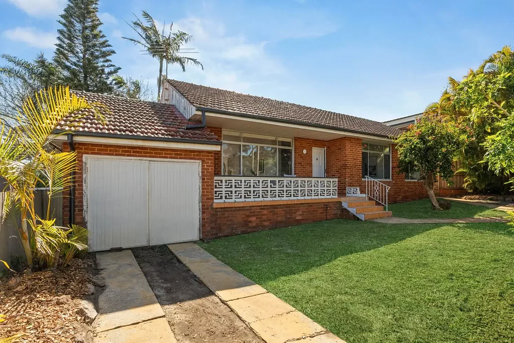 Collaroy 4Kwarto Solid Brick Coastal Home With Granny Flat And Future Potential