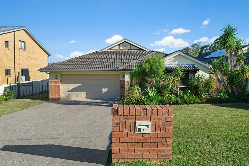 Raymond Terrace 4ห้องนอน WONDERFUL LARGE FAMILY HOME, IN POPULAR ESTATE !