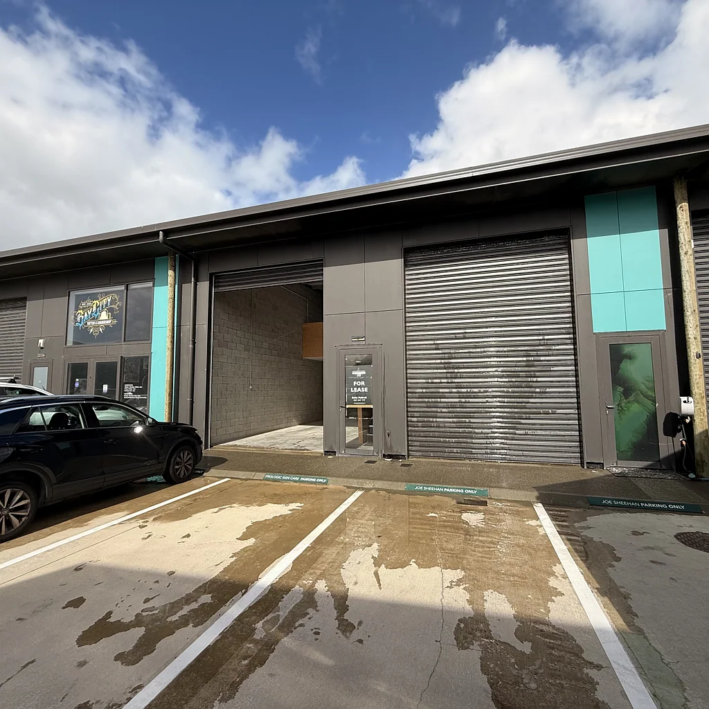 Rongotai Warehouse with Ocean Views in Lyall Bay