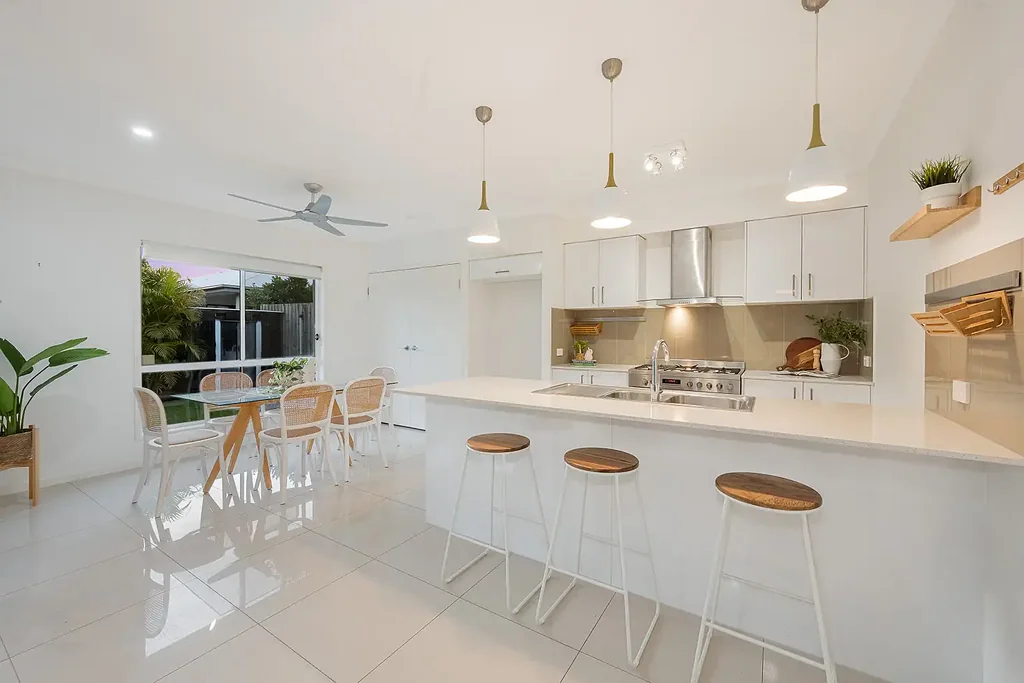 Warner 4બેડરૂમ GENEROUS BEDROOMS, STONE FINISHES & A STREET MADE FOR FAMILY LIFE