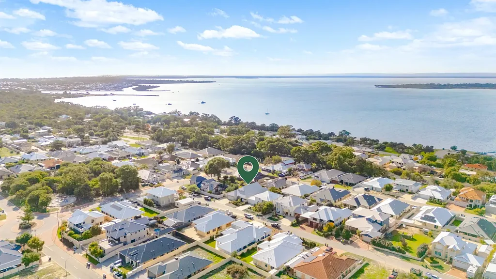 Dawesville 4房  Tranquil living with estuary views and exceptional entertaining.
