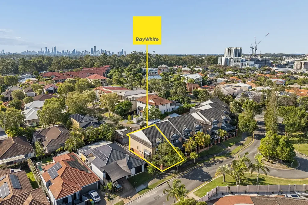 Varsity Lakes 4Zimmer Fantastic Opportunity - Vacant & Ready for immediate occupancy