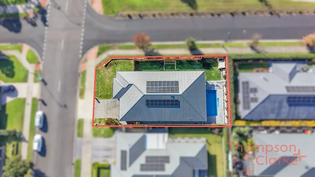 Chisholm 5房  Beautifully Upgraded Family Living with Pool, Side Access & Standout Convenience