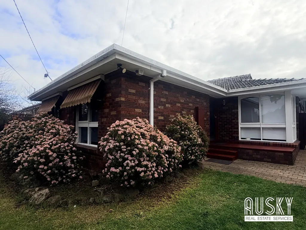 Spacious Family Home in a Prime Hoppers Crossing Location
