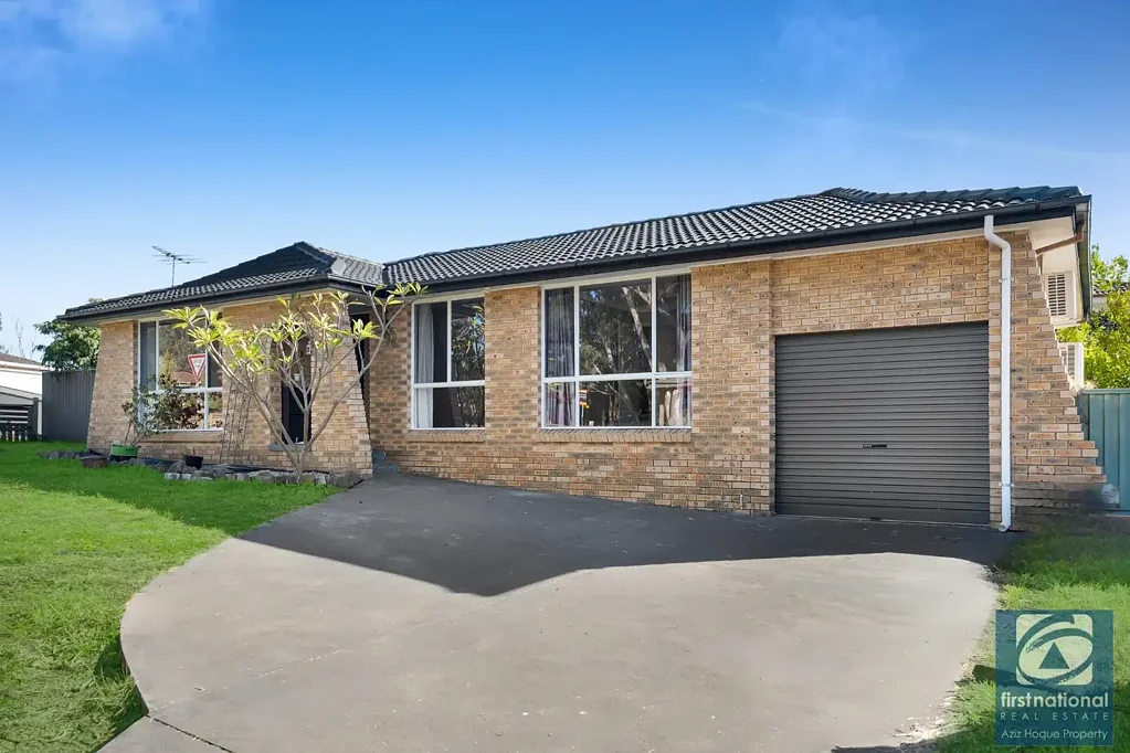 COMFORTABLE | SPECIOUS | FAMILY LIVING IN A CONVENIENT LOCATION