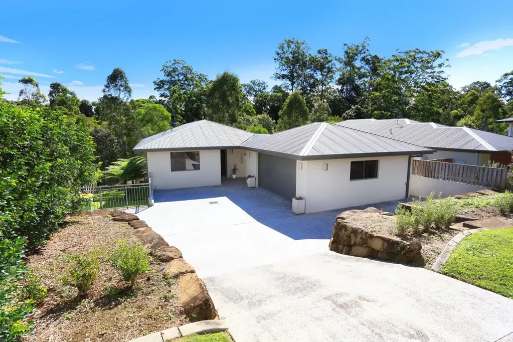 SPACIOUS FAMILY HOME IN SOUGHT AFTER GILSTON