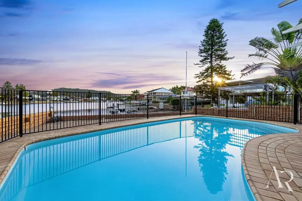 St Huberts Island 5ห้องนอน Prestigious Waterfront Living with Pool, Multiple Living Zones & Breathtaking Water Views