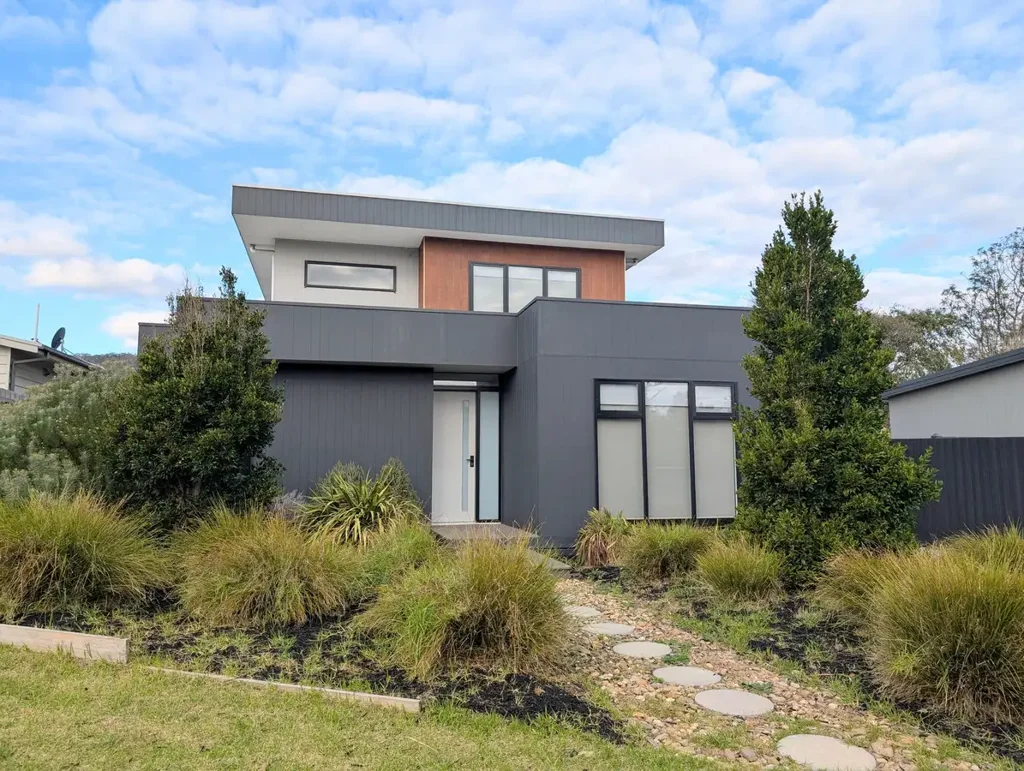 Spacious & Stylish 3-Bedroom Townhouse